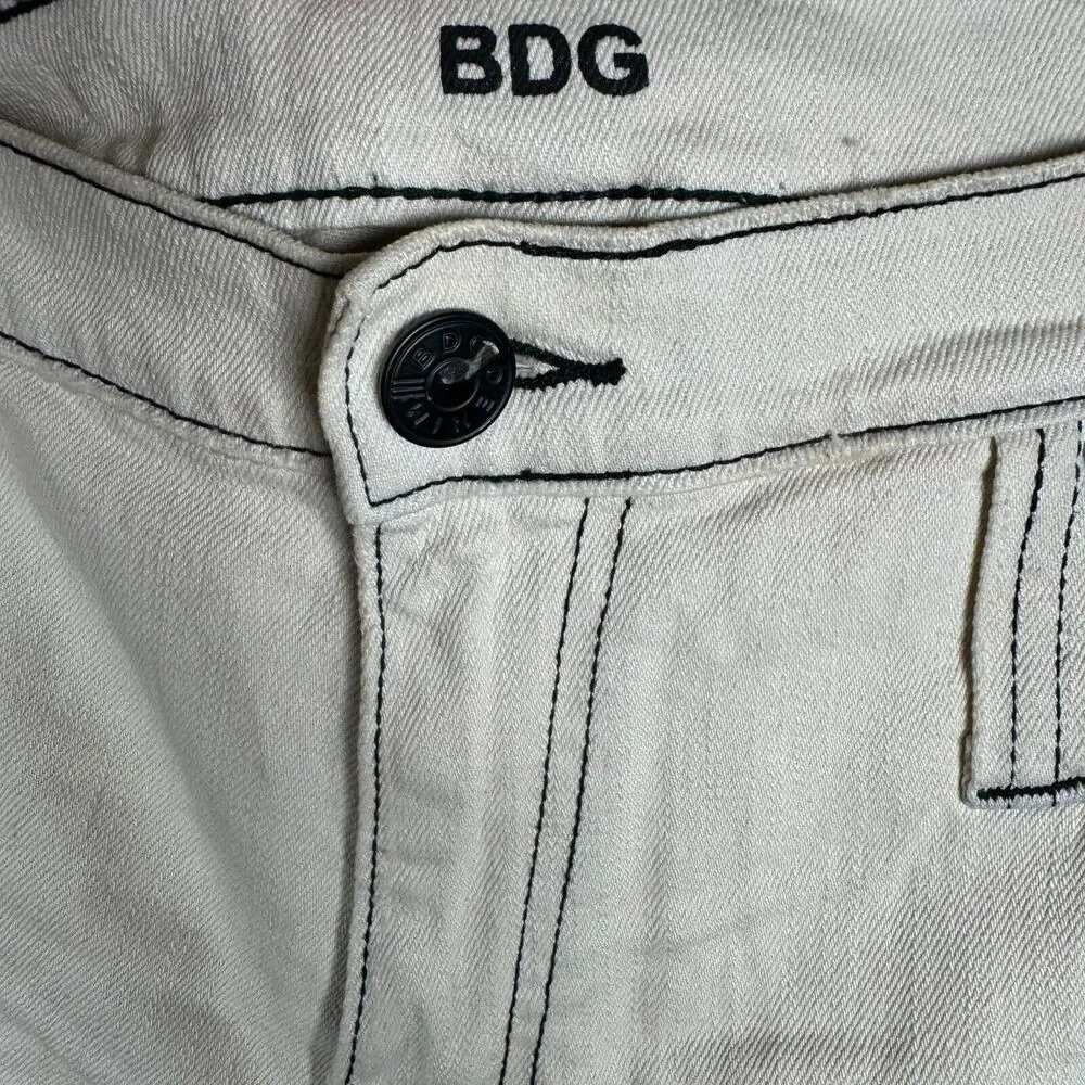 Urban Outfitters BDG High Rise Rolled Cuffed Hem Cream Shorts 3" inseam Size 28 - Picture 9 of 11
